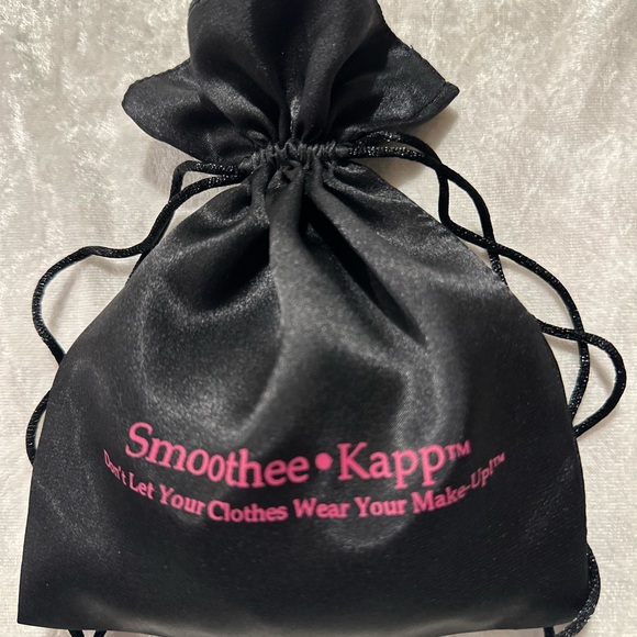 Smoothee Kapp™️. Mesh Head Garment. Protects Clothes From Make-Up Stains. - Picture 8 of 9